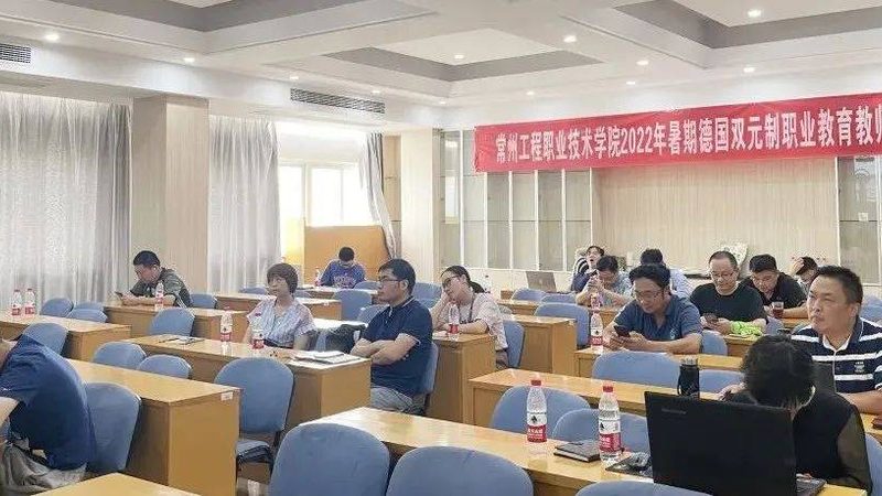 选择在线职业培训平台时，首先要关注课程内容与质量。优质的课程内容应具备以下特点：